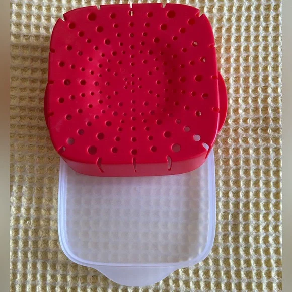 Berry Rinse & Store Colander Food Storage Container - Picture 4 of 8